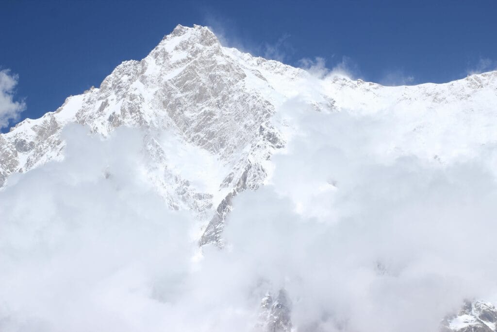 Mountaineering & Climbing 6 Mountaineering & Climbing Mountaineering & Climbing
